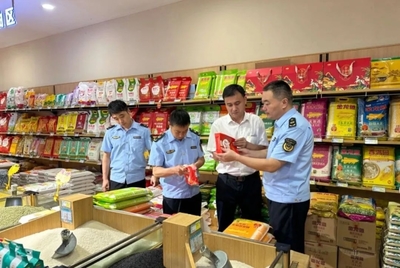守护安全迎双节——邹城市市场监管局开展节前食品安全专项检查
